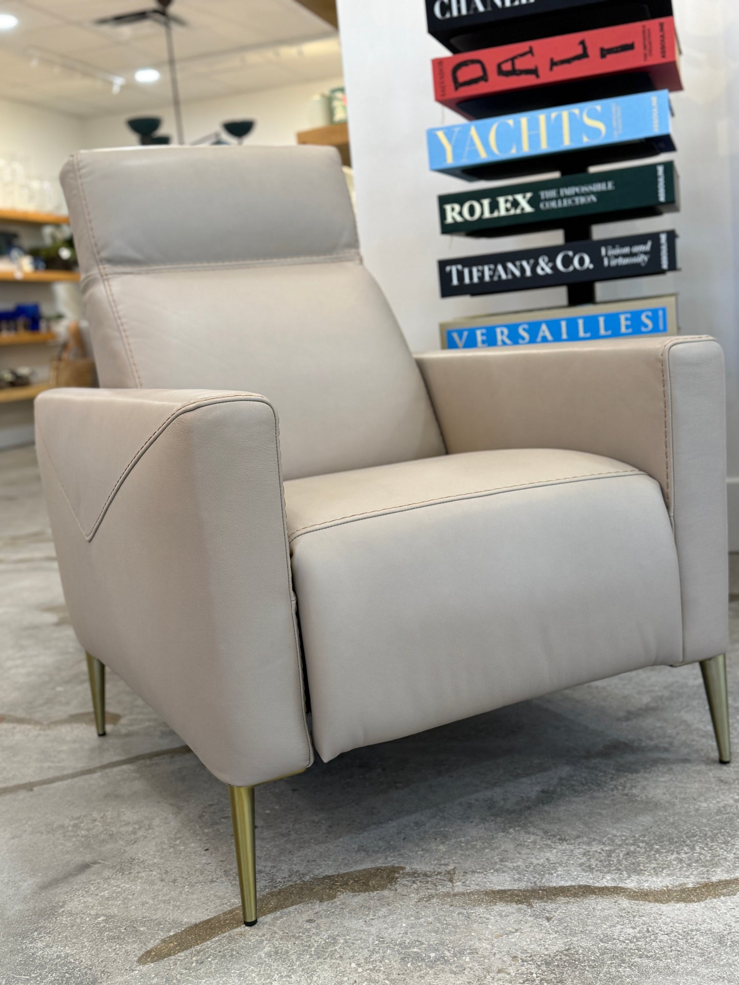 Hilde Manual Armchair