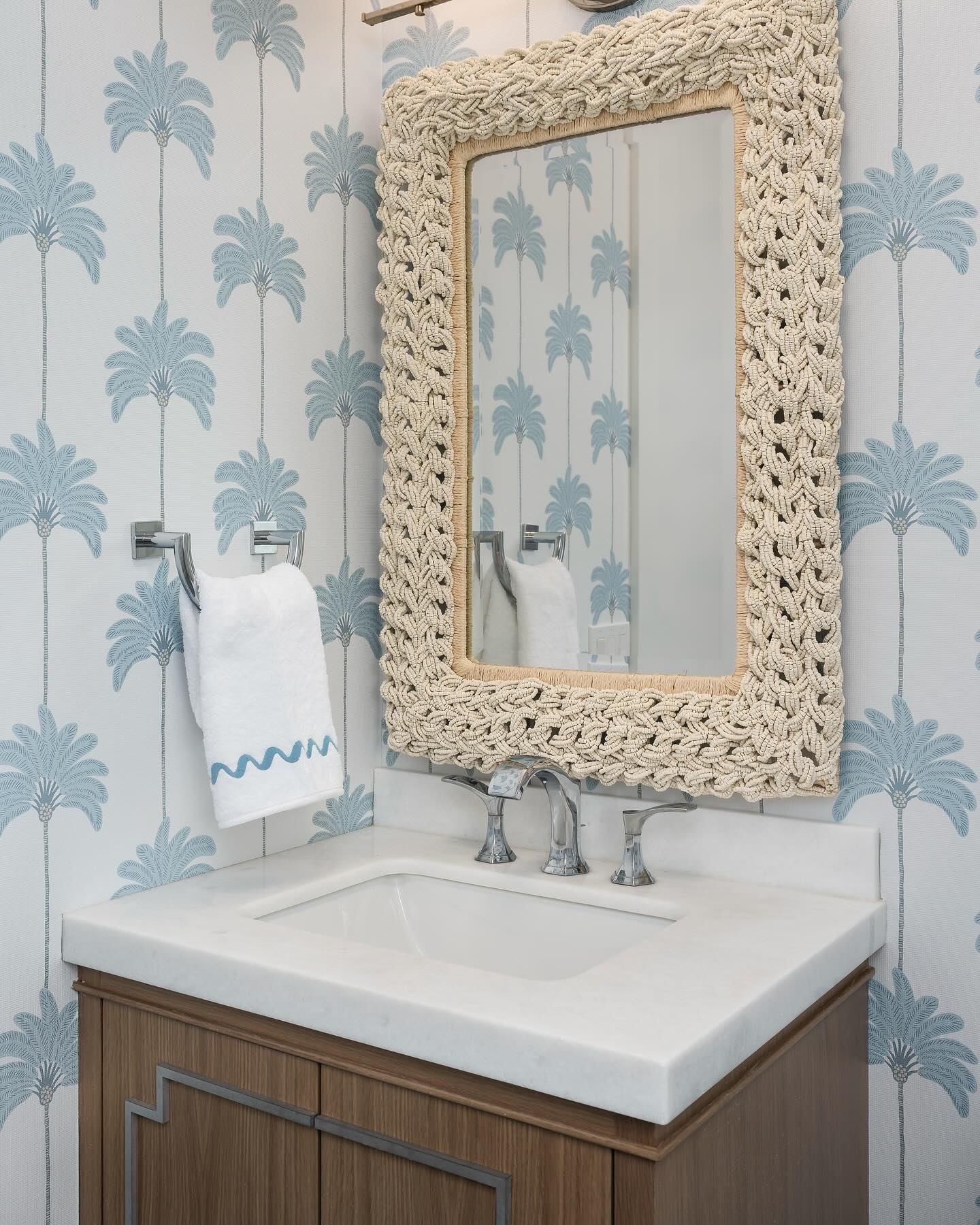 Inga Mirror