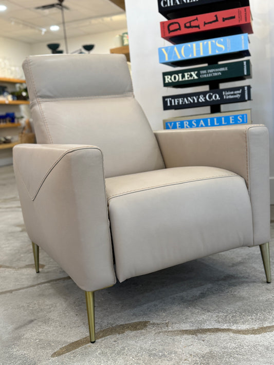 Hilde Manual Armchair