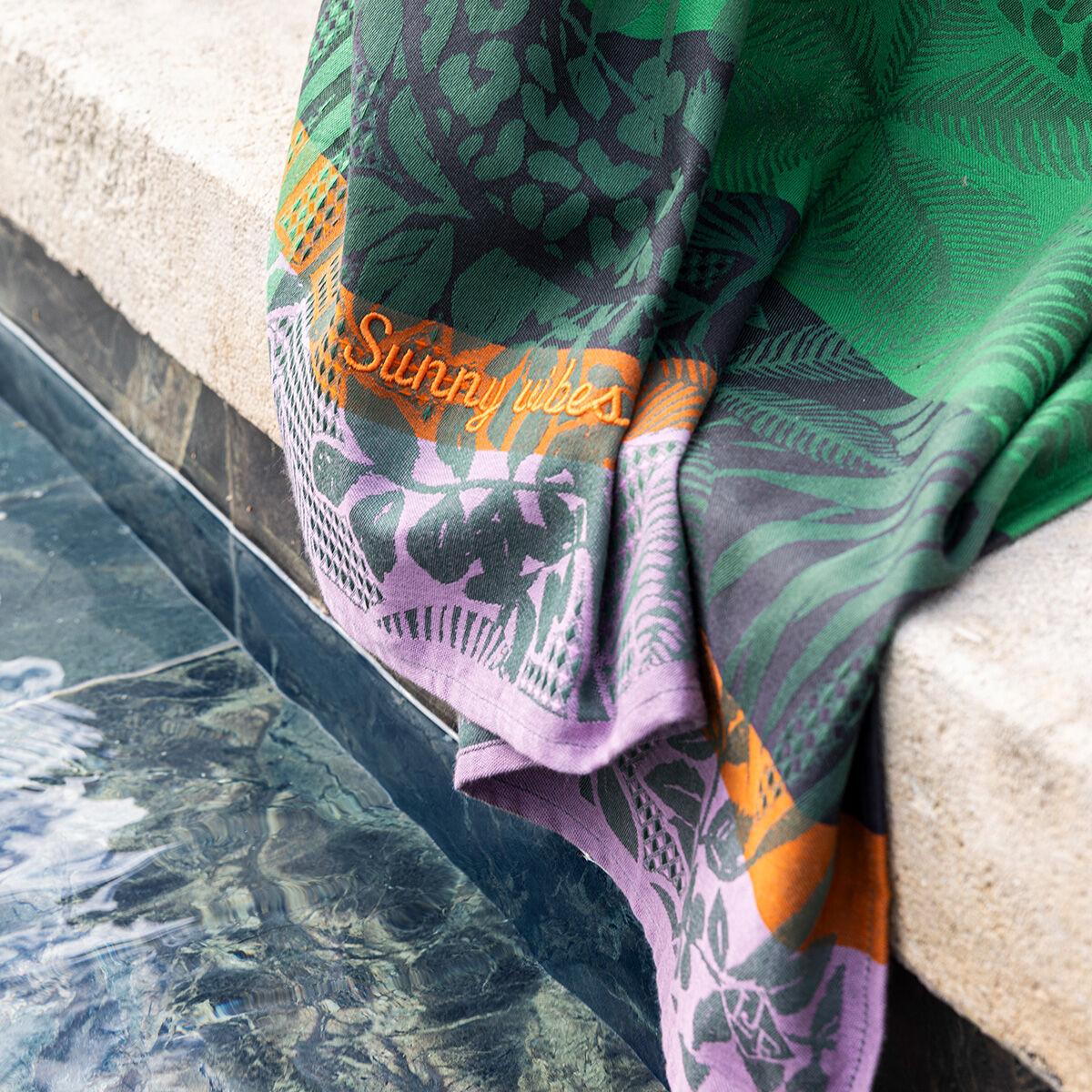 Carioca Beach Towel Green – Le Jacquard Français